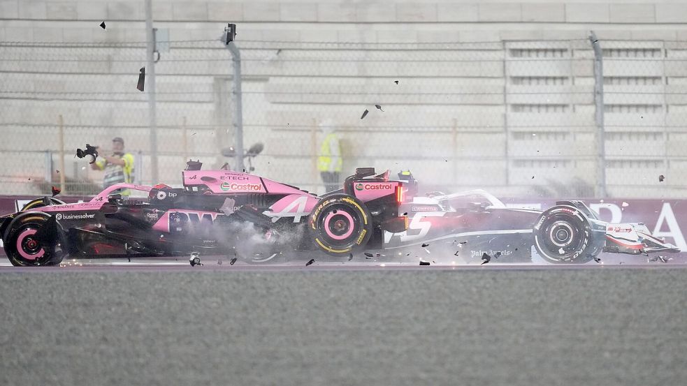 Nicht jeder Zweikampf fing glimpflich aus. Foto: Darko Bandic/AP/dpa