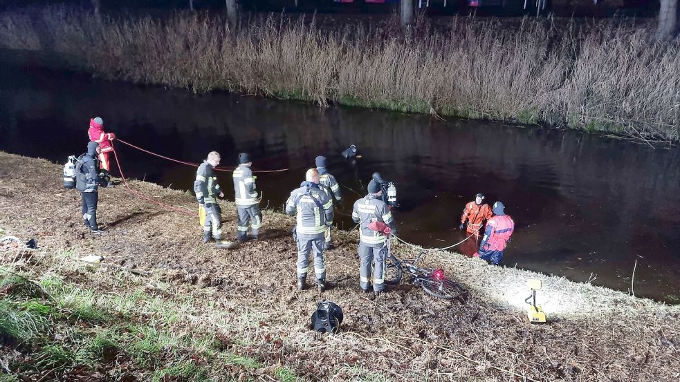 Die Feuerwehr war mit anderen Helfern in Wiesmoor im Einsatz. Foto: Jan-Marco Bienhoff