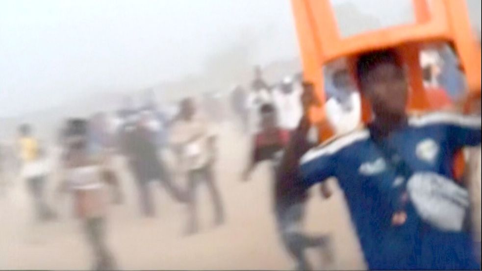 Bei einer Massenpanik in einem Fußballstadion in Guinea kamen 56 Menschen ums Leben. Foto: Uncredited/Nimba Sports Zaly/AP/dpa