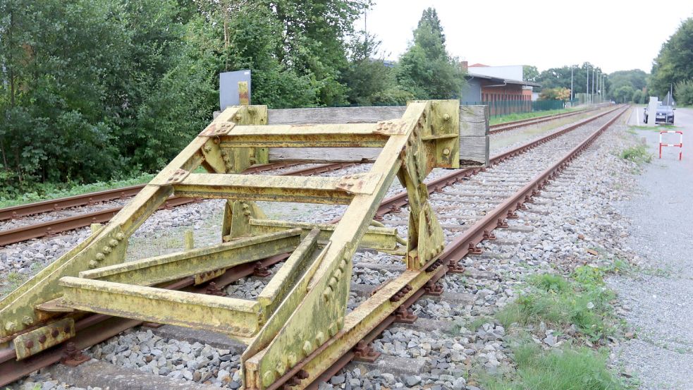 Derzeit werden die Gleise in Aurich nur für den Güterverkehr genutzt. Das soll anders werden. Foto: Romuald Banik