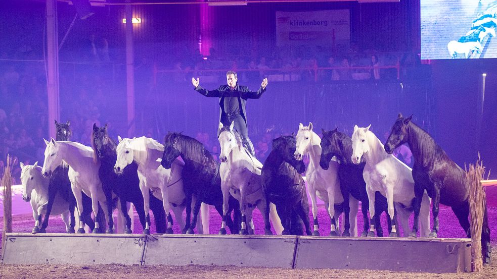 Bereits 2024 verzauberte Lorenzo das Publikum in der Ostfrieslandhalle. Zum Galaabend 2025 kommt er mit seiner neuen Show.