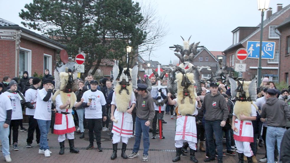 Der Klaasohm-Brauch steht auf Borkum in der Kritik. Foto: Ferber/Archiv