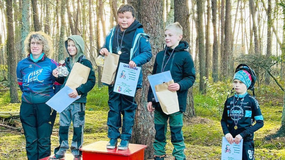 Stolz auf ihre Platzierungen sind auch die Sieben- bis Neunjährigen