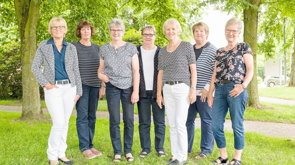 Der Vorstand der Uplengener Landfrauen: Hannah Korth, Edith Hanken, Frieda Fecht, Gisela de Buhr, Marianne Frieling, Christa Grüßing und Marianne Saathoff. Foto: Timo Lutz Werbefotografie