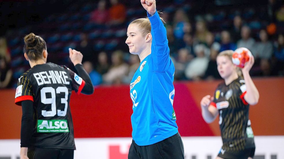 Die deutschen Handballerinnen gewinnen bei der EM gegen die Schweiz Foto: Marco Wolf/dpa