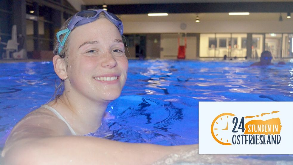 Von 30 Grad warmem Wasser wohlig umspült, befindet sich Rieka Janßen aus Godensholt am Beckenrand im Barßeler Hafen-Bad. Sie gehört zu den regelmäßigen Frühschwimmern dort. Schwimmen als Sport biete sich an, wenn im Winter die Fußball-Saison vorbei und es zum Laufen draußen zu glatt ist, findet die 27-jährige Elektro-Ingenieurin, die in Barßel arbeitet. Sie schwimmt stets 40 Bahnen, also 1000 Meter und bemüht sich, pünktlich um 6 Uhr am Start zu sein. Foto: Fertig