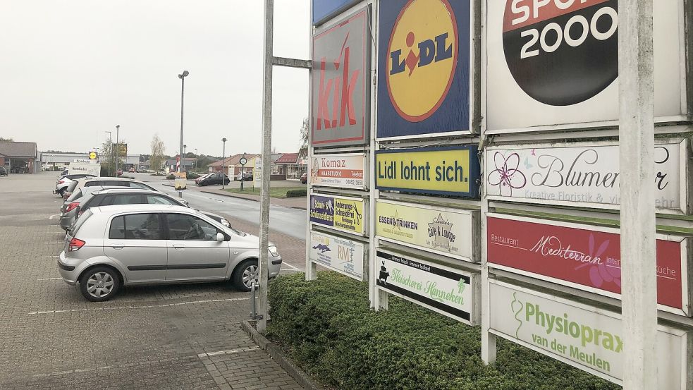 In der Straße Idafehn-Mitte beim Idafehn-Center (Foto) kam es zu einem Fast-Zusammenstoß, der in einer Spuckattacke und einem Frontalcrash endete. Symbolfoto: Zein