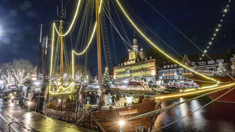 Das weihnachtliche Emden punktet mit toller Beleuchtung und maritimem Flair. Foto: Ortgies