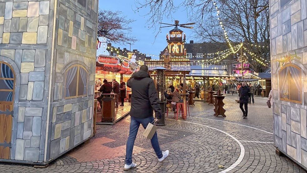 Vom Maritimen Engelkemarkt ist es nicht weit zum Advent im Rathauskarree.