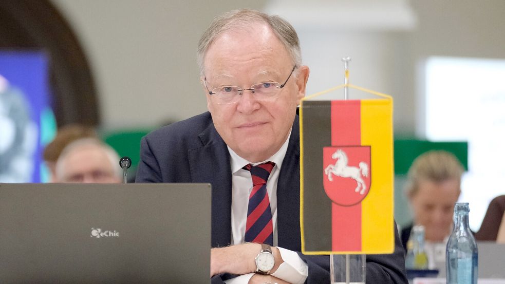 Wird in Merkels Memoiren mit keinem Wort erwähnt, nimmt es aber gelassen: Niedersachsens Ministerpräsident Stephan Weil (SPD). Foto: picture alliance/dpa | Sebastian Willnow