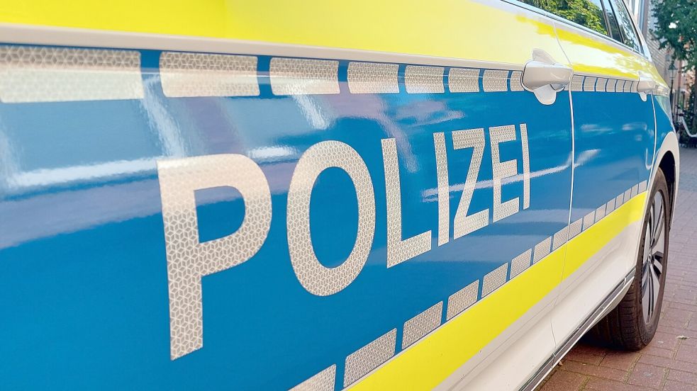 Die Polizei sucht nach einer Unfallflucht nach Zeugen. Symbolfoto: Hanssen