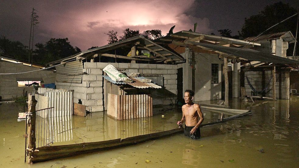 Im November sorgten Taifune vor allem auf den Philippinen für heftige Überschwemmungen. (Archivbild) Foto: Noel Celis/AP/dpa