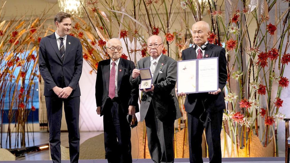 Die drei Co-Vorsitzenden von Nihon Hidankyo nahmen den Friedensnobelpreis in Oslo entgegen. Foto: Heiko Junge/NTB Pool/AP/dpa