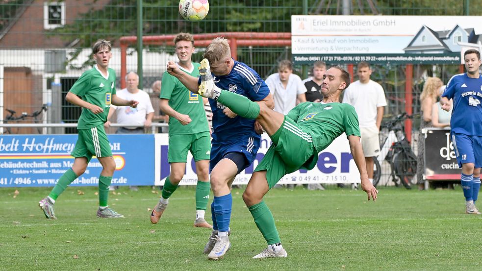 Kilian Ahlers (rechts) ist eine Konstante in der Wallinghausener Defensive. Foto: Doden, Blomberg