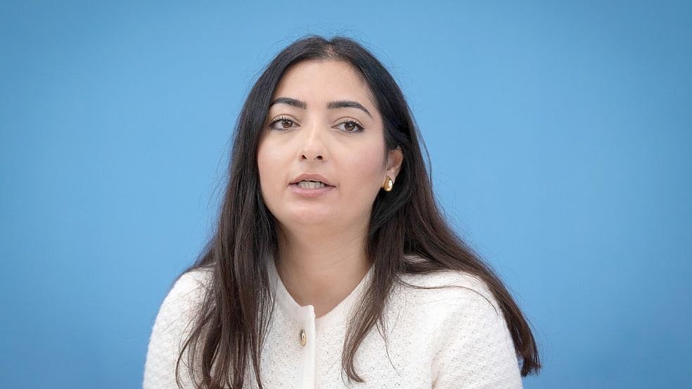 Staatsministerin Reem Alabali-Radovan (SPD) findet die aktuelle Debatte um Rückführungen nach Syrien unmöglich. Foto: Soeren Stache/dpa