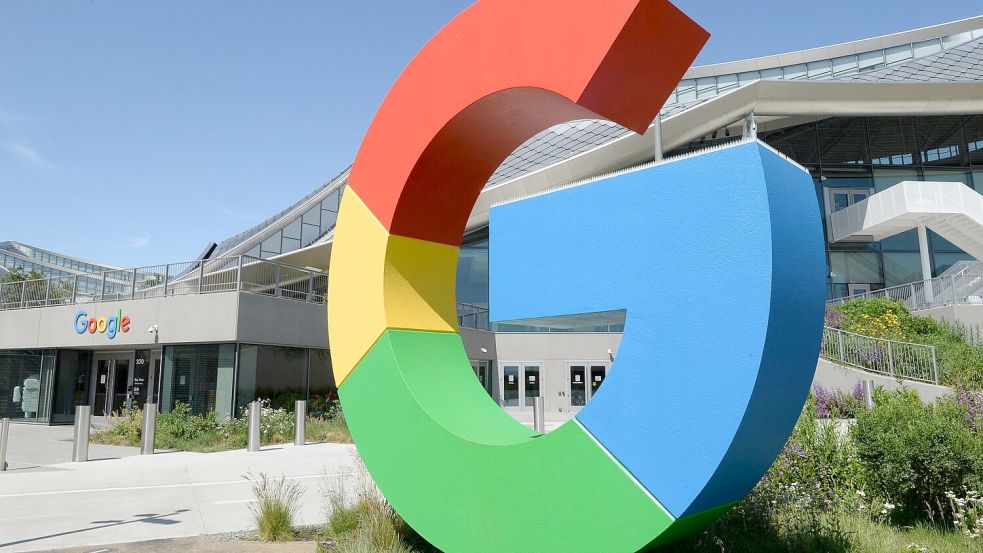 Googles Gemini 2.0 ist nach Konzernangaben in der Lage, intelligente Tools zu nutzen und direkt auf Google-Produkte wie die Suche zuzugreifen. Foto: Andrej Sokolow/dpa