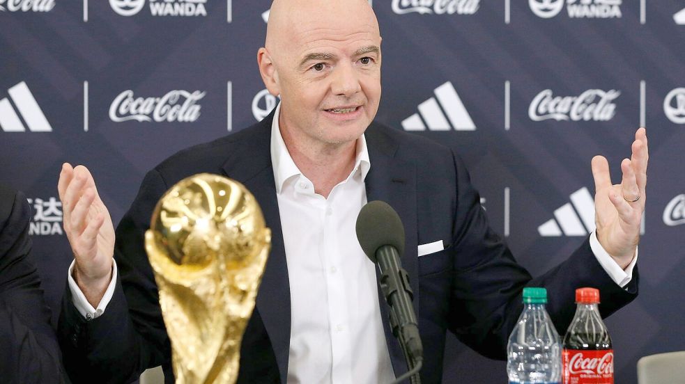 FIFA-Präsident Gianni Infantino bekam für seine WM-Pläne keinerlei Widerspruch. Foto: Noah K. Murray/AP/dpa