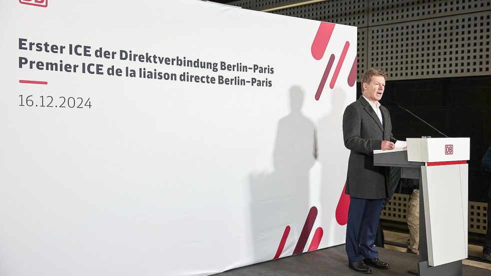 Bahnchef Richard Lutz zufolge ist die neue Verbindung zwischen Berlin und Paris Sinnbild eines geeinten Europas. Foto: Hannes P. Albert/dpa