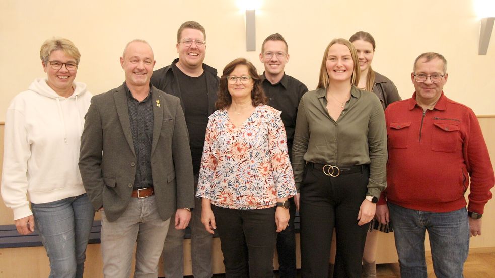 Sie bilden den Vorstand des TMV Weener (von links): Heidi Giese, Ingo Schmidt, Marcel Sonnenberg, Jannette de Boer, Dennis Janssen, Wiebke Sonnenberg, Sonja de Buhr und Hajo de Buhr. Auf dem Foto fehlt Lars de Buhr. Foto: privat