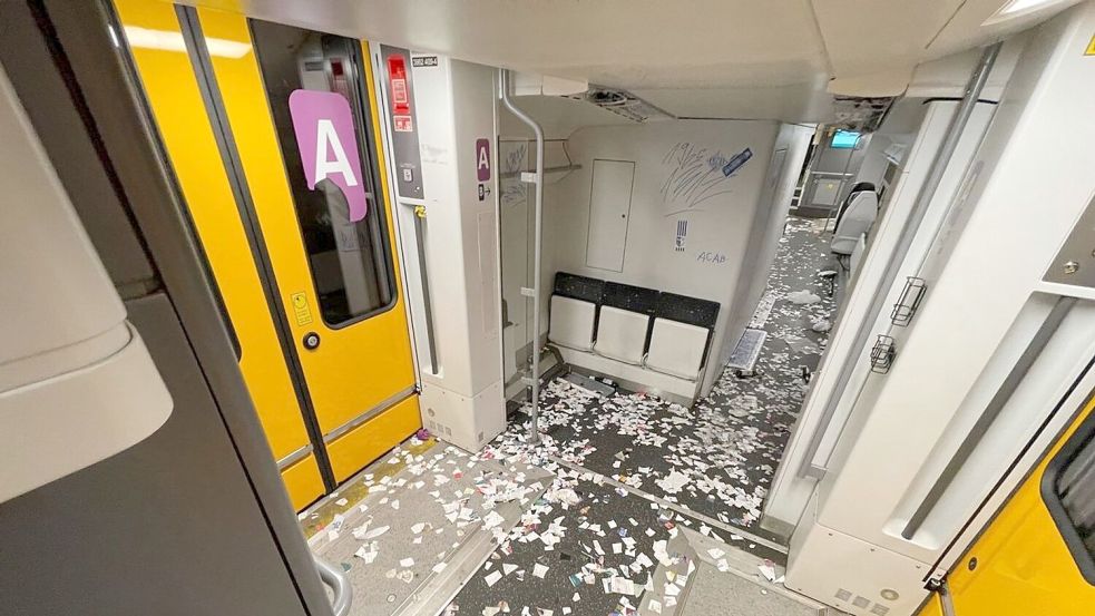 Bahnunternehmen entstehen durch Fans immer wieder Schäden. Foto: Tobias Brauhardt/ODEG/dpa