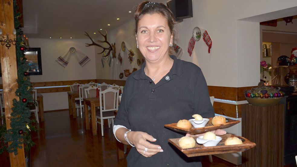 Die 44-jährige Hotelfachfrau Simona Lind aus Barßel ist die Chefin im Restaurant Simona an der Sagter Ems. Foto: Fertig