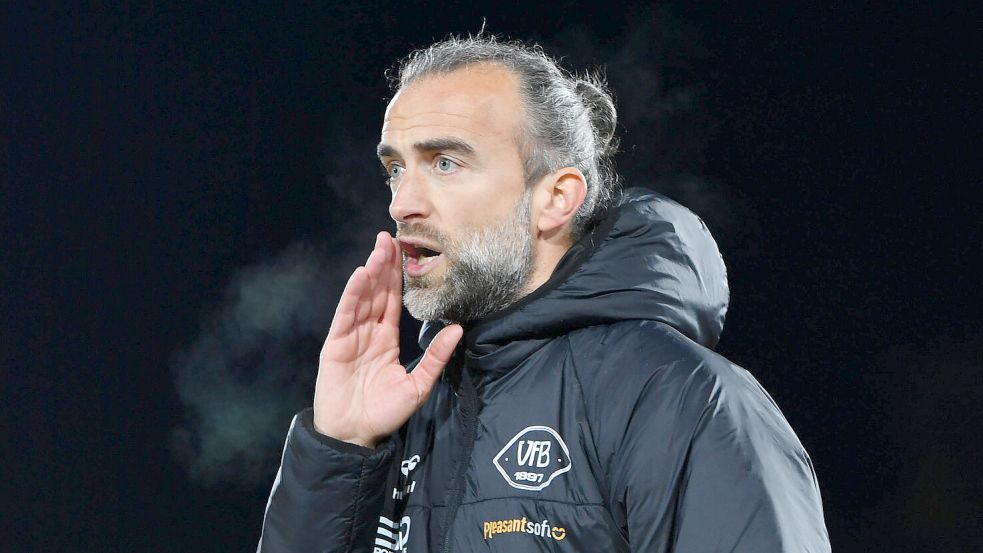 Oldenburgs Trainer Dario Fossi steckt mit seinem Team im Abstiegskampf. Foto: Doden/Emden