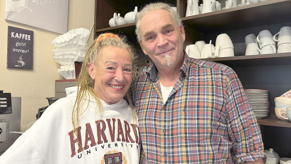 Claudia und Andreas Hess führen das Café Rheiderland. Foto: Vogt