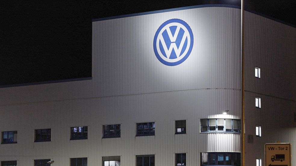 Die Belegschaft des Osnabrücker VW-Werks blickt nach der Tarifeinigung in eine ungewisse Zukunft. Foto: Friso Gentsch/dpa