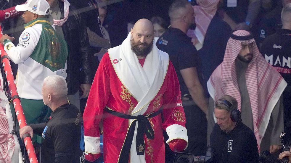 Sorgte mit seinem Outfit wieder für Furore: Tyson Fury Foto: Frank Augstein/AP/dpa