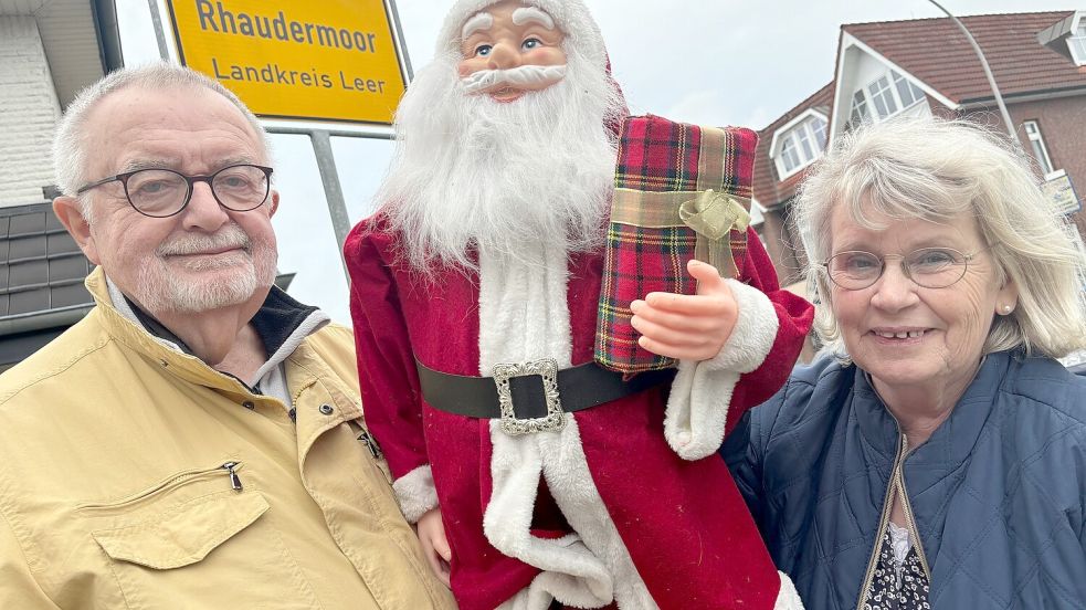 Westrhauderfehn und Rhaudermoor grenzen direkt aneinander – auch am Marktplatz. Dort soll am Sonntag ein Weihnachtsmarkt und am Samstag eine Christmas Party stattfinden, wie die beiden Ortsbürgermeister Margarete Niemann und Jörg Furch berichten. Foto: Janßen