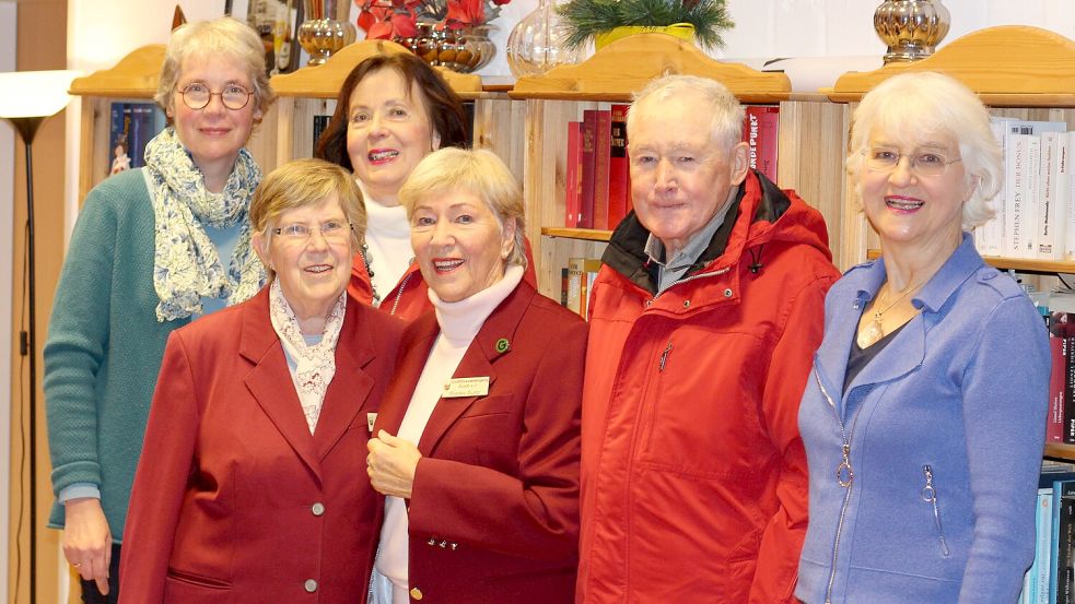 In der Stadtführervereinigung engagieren sich (von links): Antje Pollmann, Heinke Harms, Rosemarie Behrens, Thedea Luxat, Hinrich Jürgens und Katrin Rodrian. Foto: privat