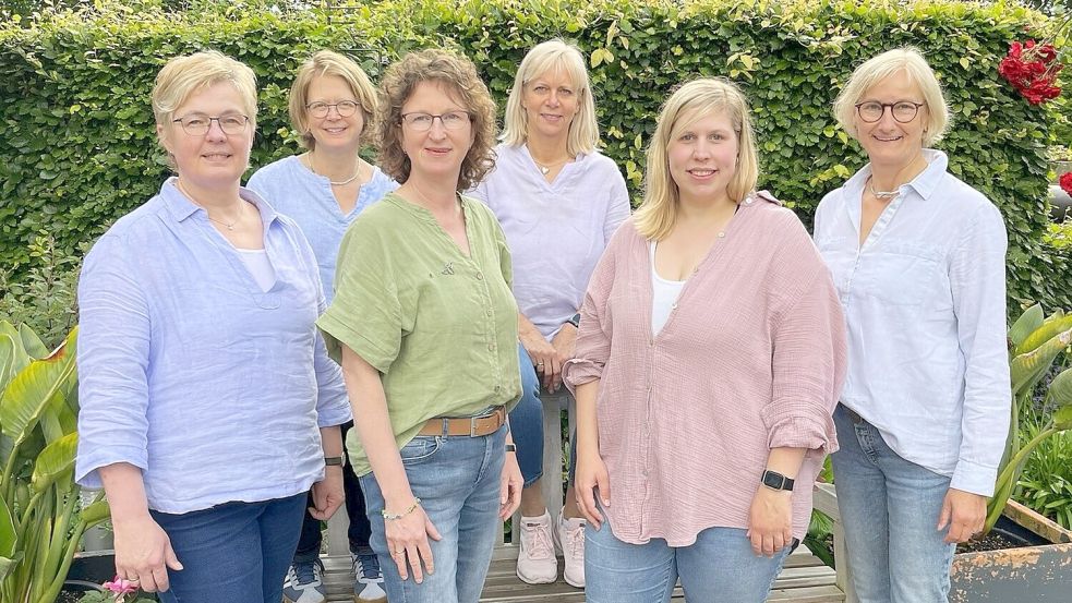 Der Vorstand des Kreislandfrauenverbands Leer: (von links) Christina Broers, Wiebke Baumfalk, Marion Roeden, Angelien Wullink-Smit, Imke de Haan sowie Fachberaterin Mechthild de Boer von der Landwirtschaftskammer Niedersachsen. Foto: Kreislandfrauen Leer