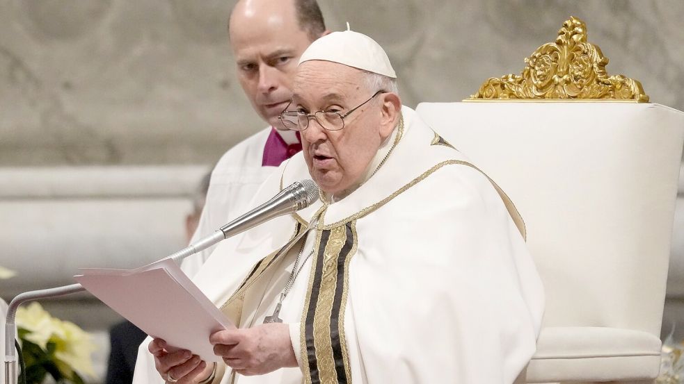 Es wird erwartet, dass der Papst sich bei den Weihnachts-Gottesdiensten eindringlich gegen Krieg aussprechen wird. (Archivbild) Foto: Gregorio Borgia/AP/dpa