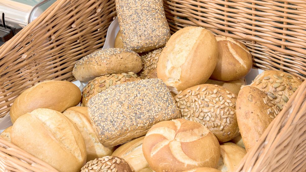 Verschiedene Brötchen werden angeboten. Foto: Adobe Stock/unikat