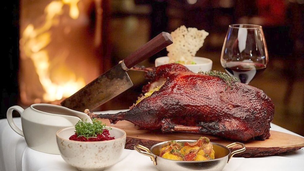 Gänsebraten gehört nicht nur in Deutschland zu Weihnachten. Auch in anderen Ländern wird an den Feiertagen traditionell Geflügel serviert. Foto: dpa/Restaurant Jolesch