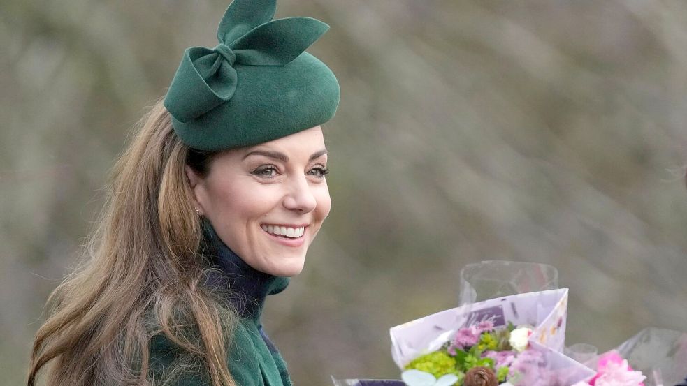 Prinzessin Kate wurde mit Blumen „überhäuft“, wie der Sender Sky News kommentierte. Foto: Jon Super/AP/dpa