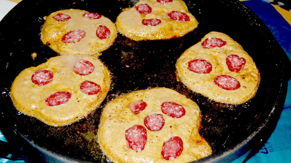 In Rhauderfehn werden Speckendicken gebacken. Foto: Archiv