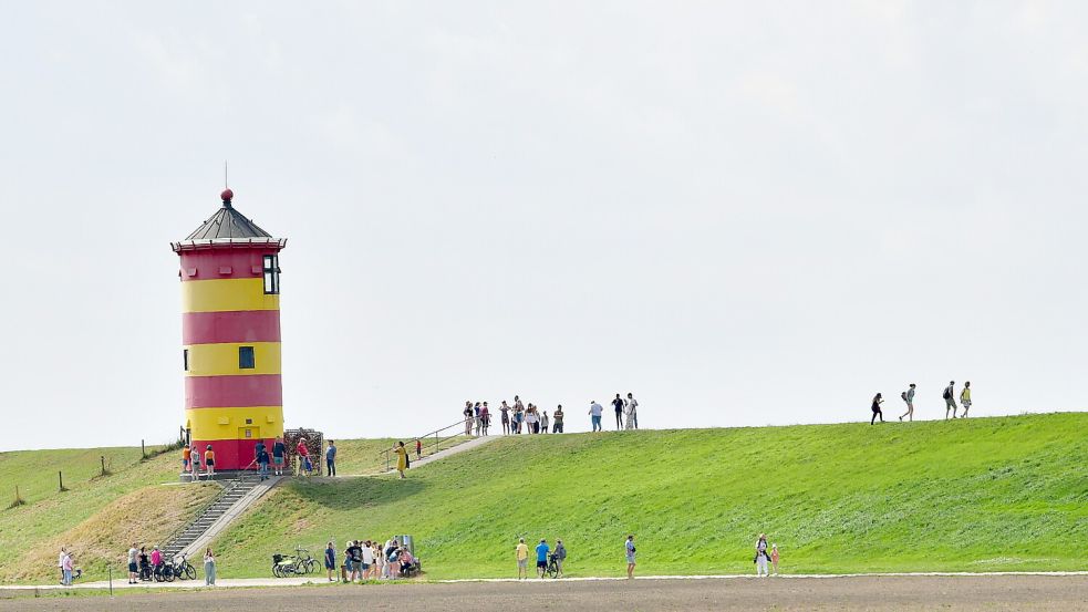 Ein beliebtes Ausflugsziel, besonders bei Besuchern: der Pilsumer Leuchtturm. Foto: Wagenaar/Archiv