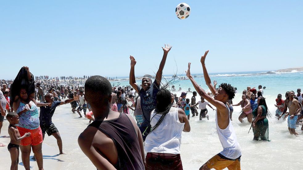 Sommer, Sonne, Spaß: An Neujahr ist in Südafrika Urlaubslaune angesagt (Archivbild). Foto: Nardus Engelbrecht/AP/dpa