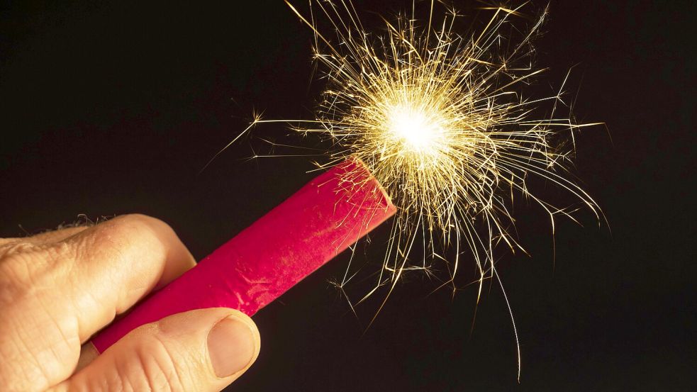 Feuerwerk und Böller gehören für viele Menschen einfach an Silvester dazu. Foto: IMAGO/imageBROKER/Lilly