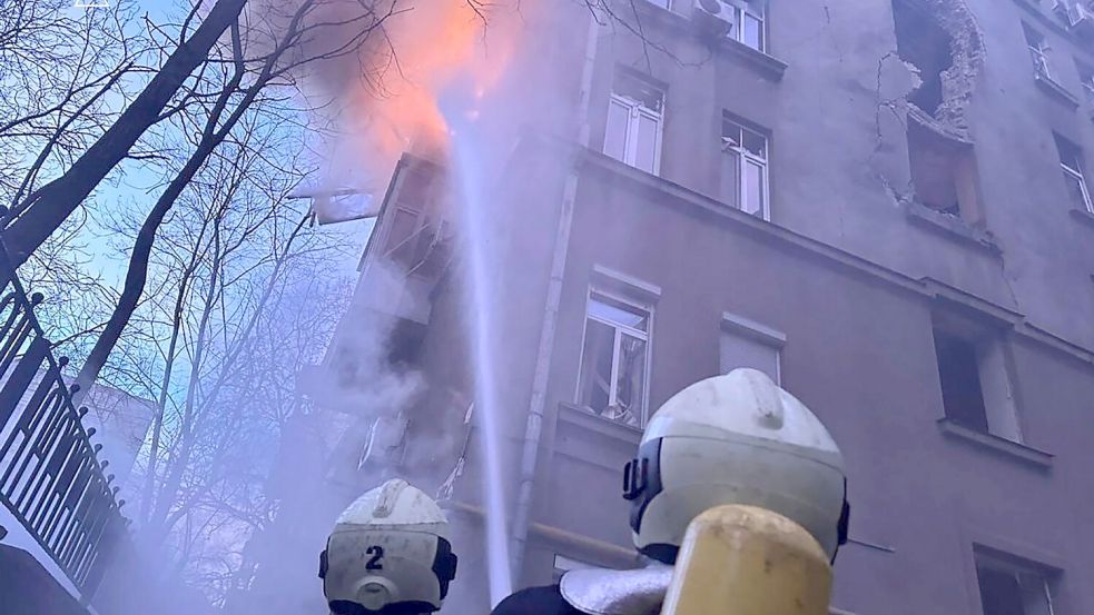 Die ukrainische Hauptstadt verzeichnet nach einem russischen Drohnenangriff Tote und Verletzte. Foto: Uncredited/Ukrainian Emergency Service/AP/dpa