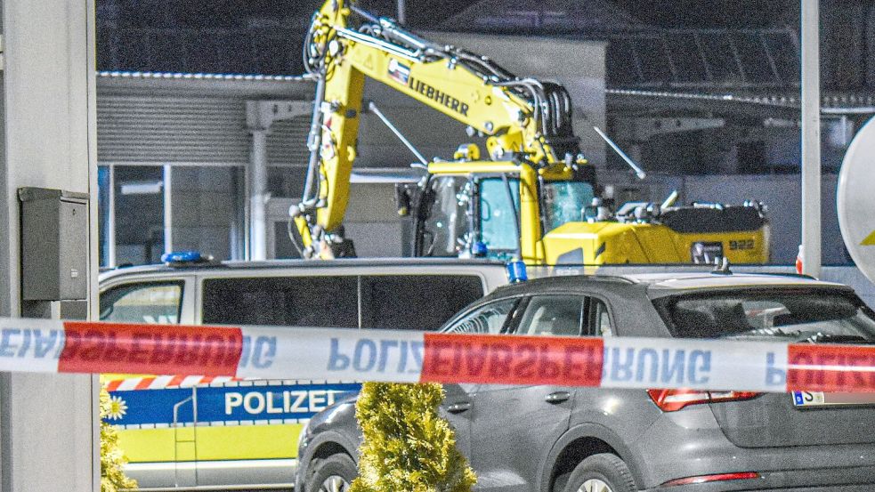 Der Bagger hat eine Schneise der Verwüstung hinterlassen. Foto: Fabian Koss/onw-images/dpa