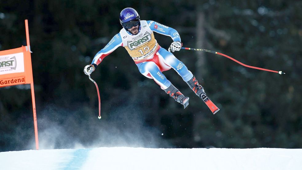 Ski-Star Cyprien Sarrazin gewann vergangene Saison beide Abfahrten in Kitzbühel. Foto: Gabriele Facciotti/AP/dpa