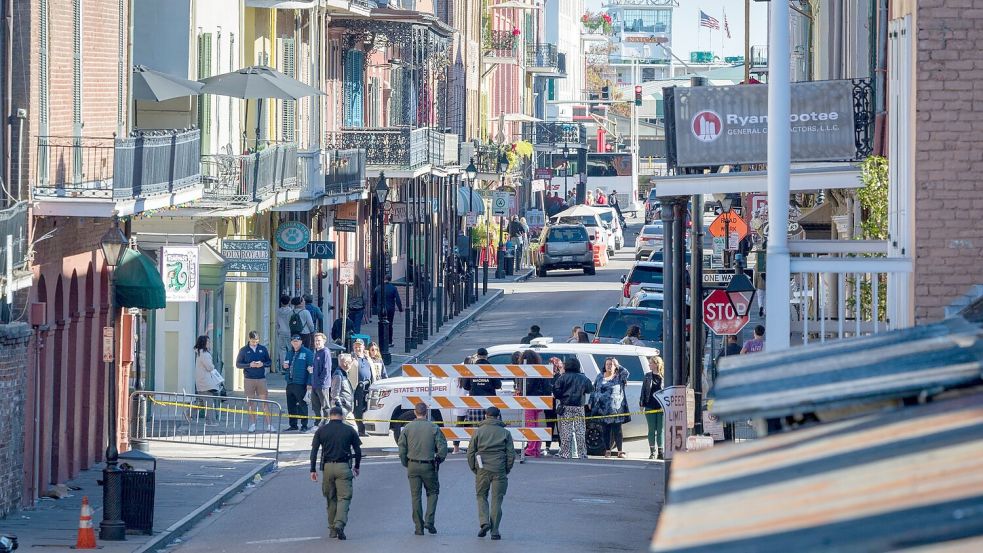 Mindestens 14 Menschen wurden in der Silvesternacht getötet, als ein Mann mit einem Pick-up-Truck in Feiernde in einem beliebten Ausgehviertel raste. Foto: Chris Granger/The Times-Picayune/The New Orleans Advocate/AP/dpa