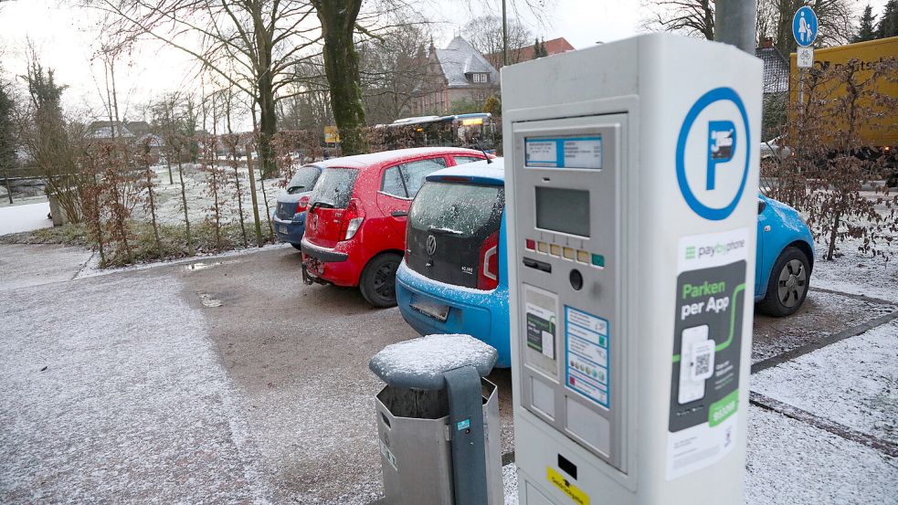 In Aurich kann man per App oder bar zu Beginn des Parkens ein Ticket lösen. Foto: Romuald Banik