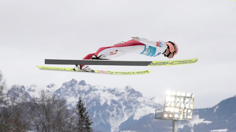 Stefan Kraft bei einem Sprung in Bischofshofen. Foto: Matthias Schrader/AP/dpa