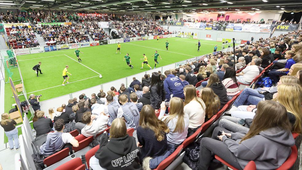 Die Stimmung in der Sparkassen-Arena war herausragend. Foto: Doden/Emden