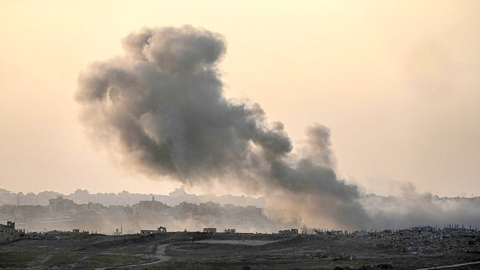 Ungeachtet erneuter Bemühungen um eine Waffenruhe geht der Gaza-Krieg weiter. (Archivbild) Foto: Tsafrir Abayov/AP/dpa