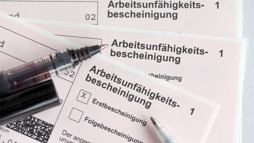 Wer krank ist, bekommt vom Arzt eine Arbeitsunfähigkeitsbescheinigung. Foto: Büttner/dpa