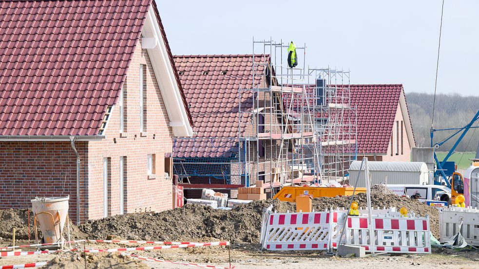 Wer Eigentümer eines Grundstücks ist, muss Grundsteuer zahlen. Foto: Stratenschulte/dpa